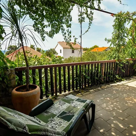 Kostanjevac With Terrace And Sea View 아파트
