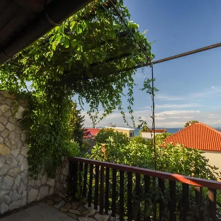 아파트 Kostanjevac With Terrace And Sea View 비르